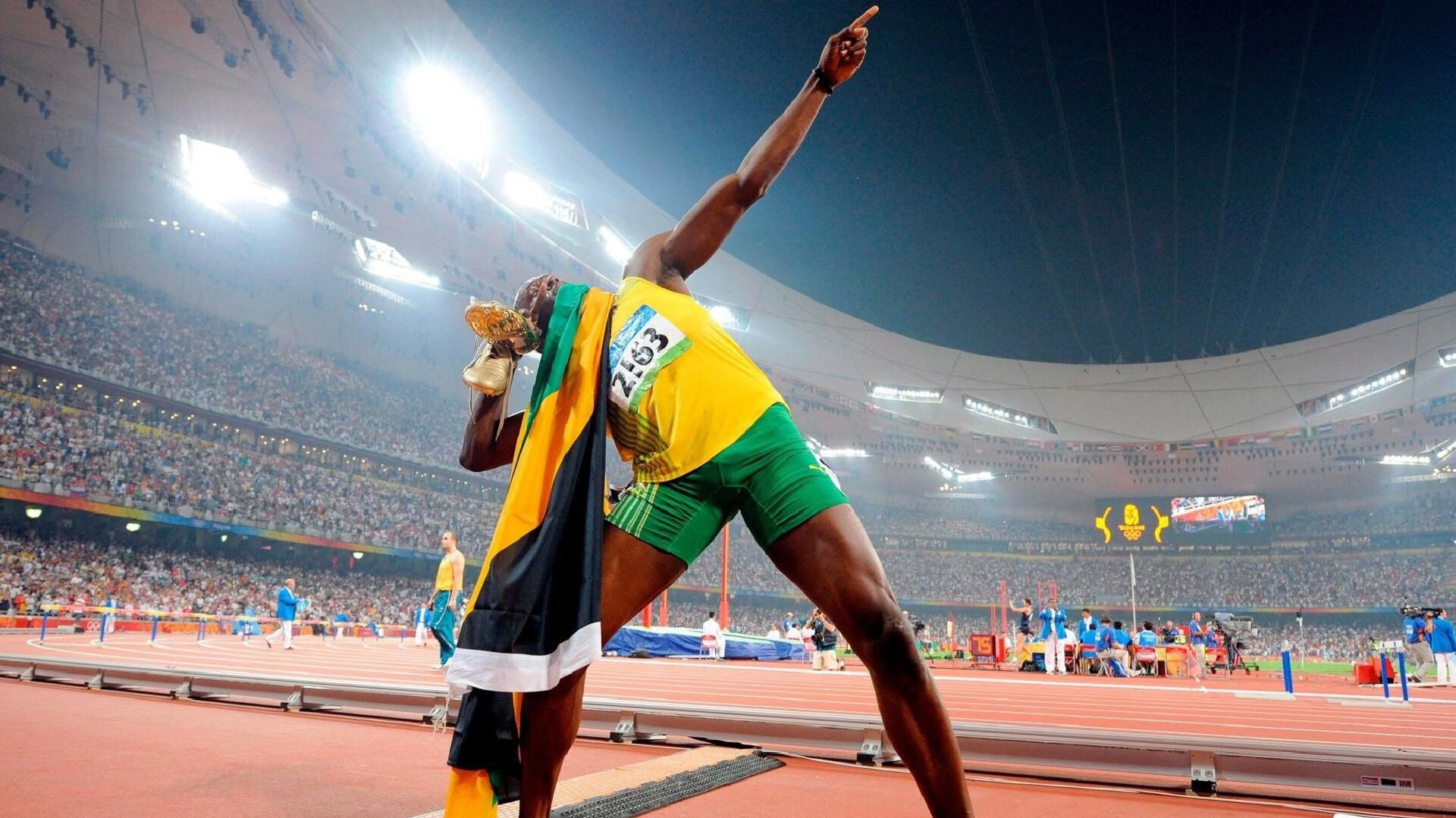 城市夜空滑翔，飞越星空的极速体验